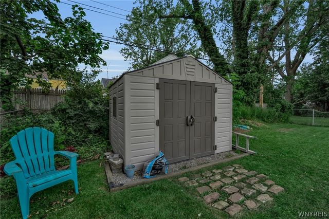 401 Lamarck Dr, Cheektowaga, NY 14225