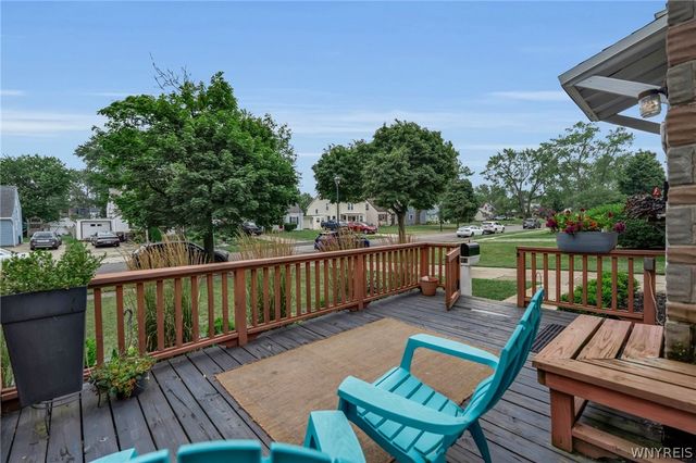 401 Lamarck Dr, Cheektowaga, NY 14225