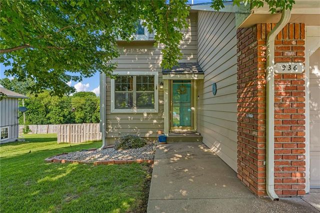936 Alma Drive, Lawrence, KS 66049