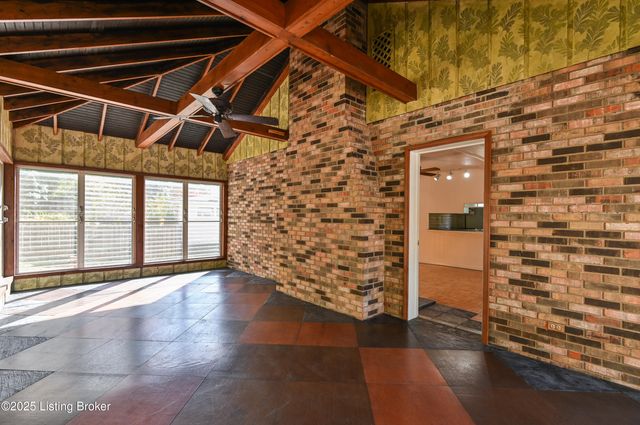 411 Trinity Hills Ln, Louisville, KY 40207