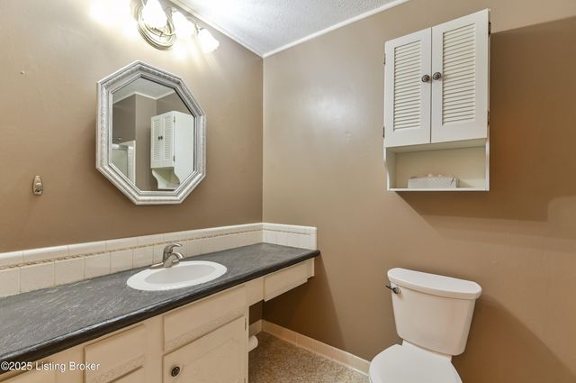 411 Trinity Hills Ln, Louisville, KY 40207