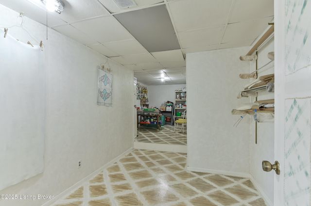 411 Trinity Hills Ln, Louisville, KY 40207