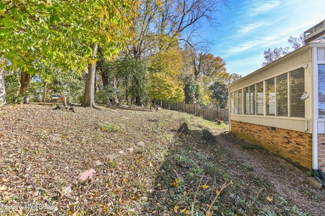 411 Trinity Hills Ln, Louisville, KY 40207