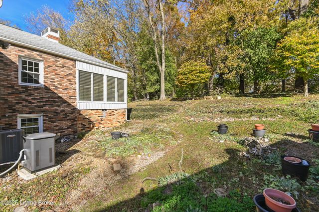 411 Trinity Hills Ln, Louisville, KY 40207