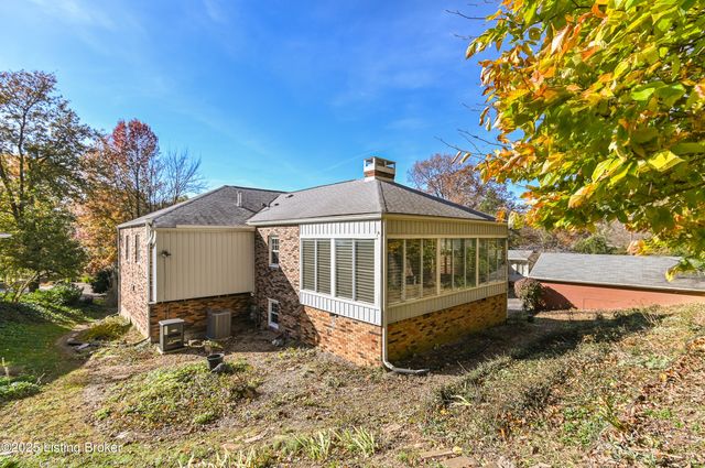 411 Trinity Hills Ln, Louisville, KY 40207