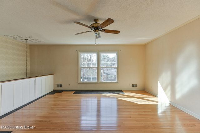 411 Trinity Hills Ln, Louisville, KY 40207