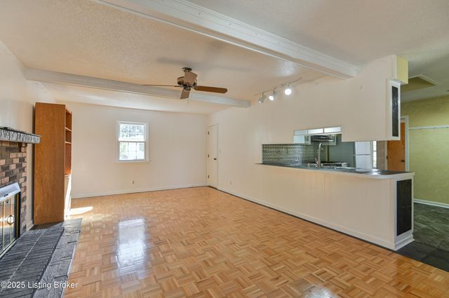 411 Trinity Hills Ln, Louisville, KY 40207