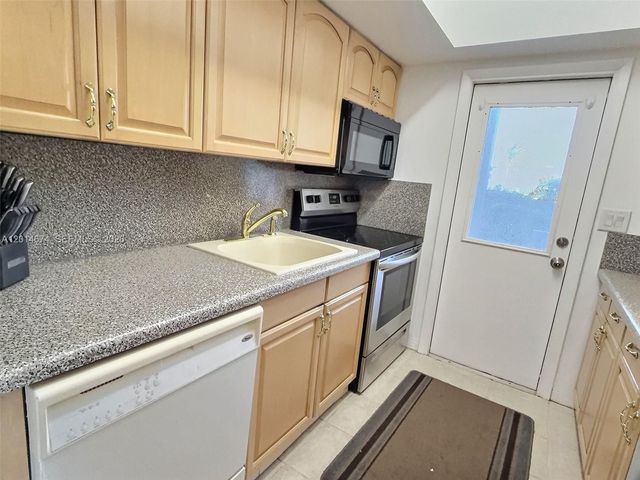 1300 N Ocean Blvd 111, Pompano Beach, FL 33062