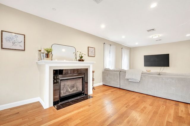 756 E Fifth St 2, Boston, MA 02127