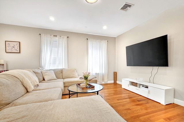 756 E Fifth St 2, Boston, MA 02127