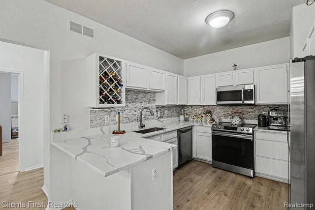 41639 Tera Lane, Novi, MI 48375