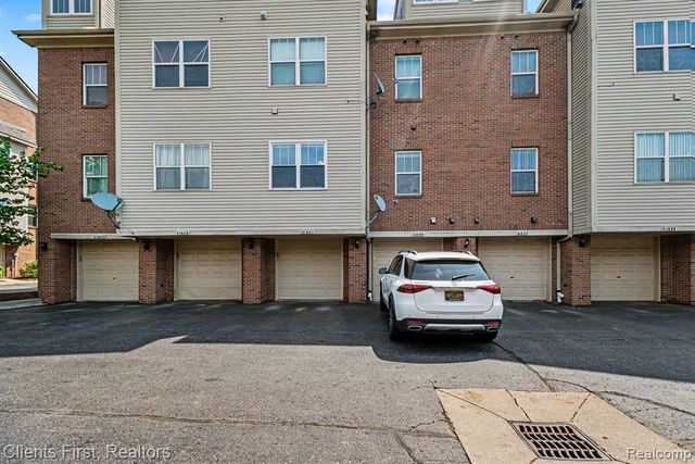 41639 Tera Lane, Novi, MI 48375