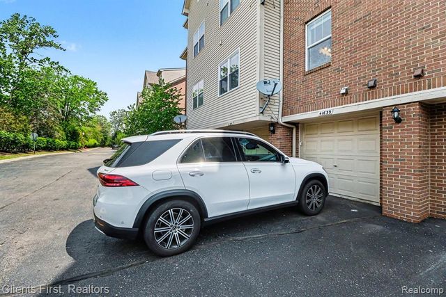 41639 Tera Lane, Novi, MI 48375