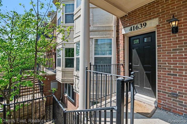 41639 Tera Lane, Novi, MI 48375