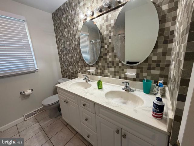 550 BEVERLY DR, Magnolia, NJ 08049