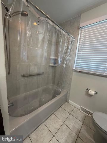 550 BEVERLY DR, Magnolia, NJ 08049