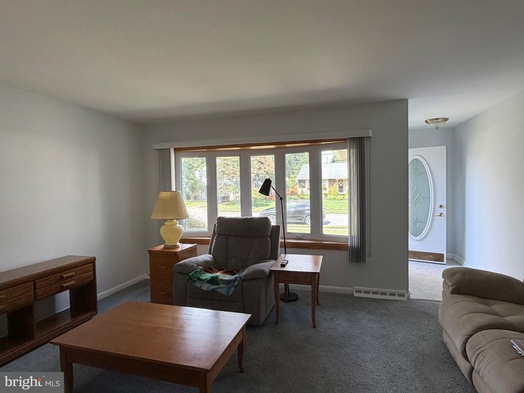 550 BEVERLY DR, Magnolia, NJ 08049 — photo 2