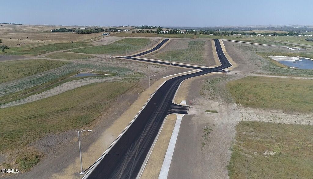 805 Beretta Street N, Mandan, ND 58554 photo 6