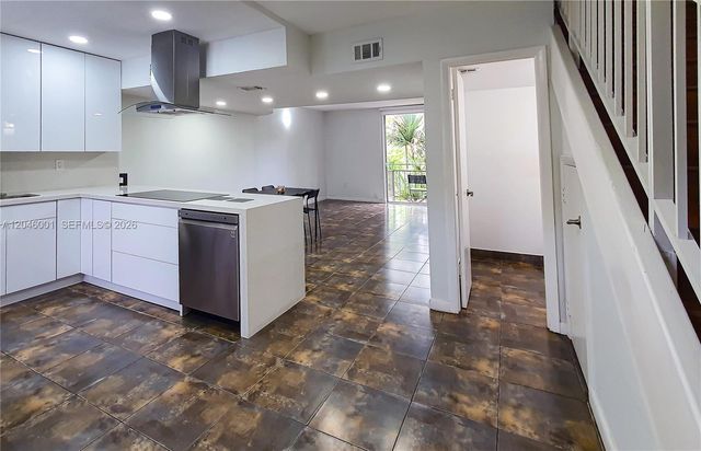 1655 NE 115th Street 28B, Miami, FL 33181