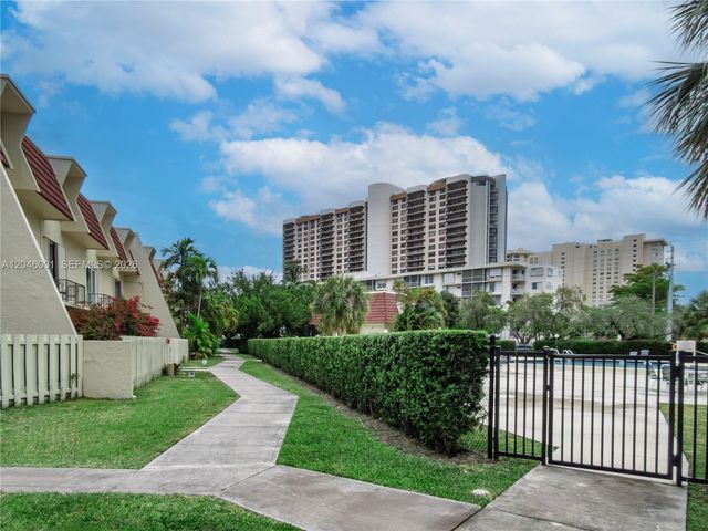 1655 NE 115th Street 28B, Miami, FL 33181