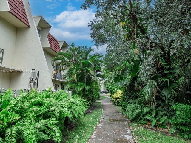 1655 NE 115th Street 28B, Miami, FL 33181