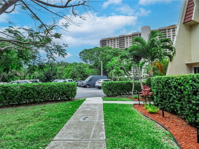 1655 NE 115th Street 28B, Miami, FL 33181