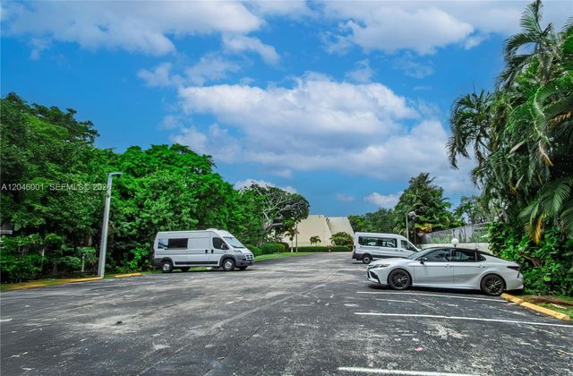 1655 NE 115th Street 28B, Miami, FL 33181