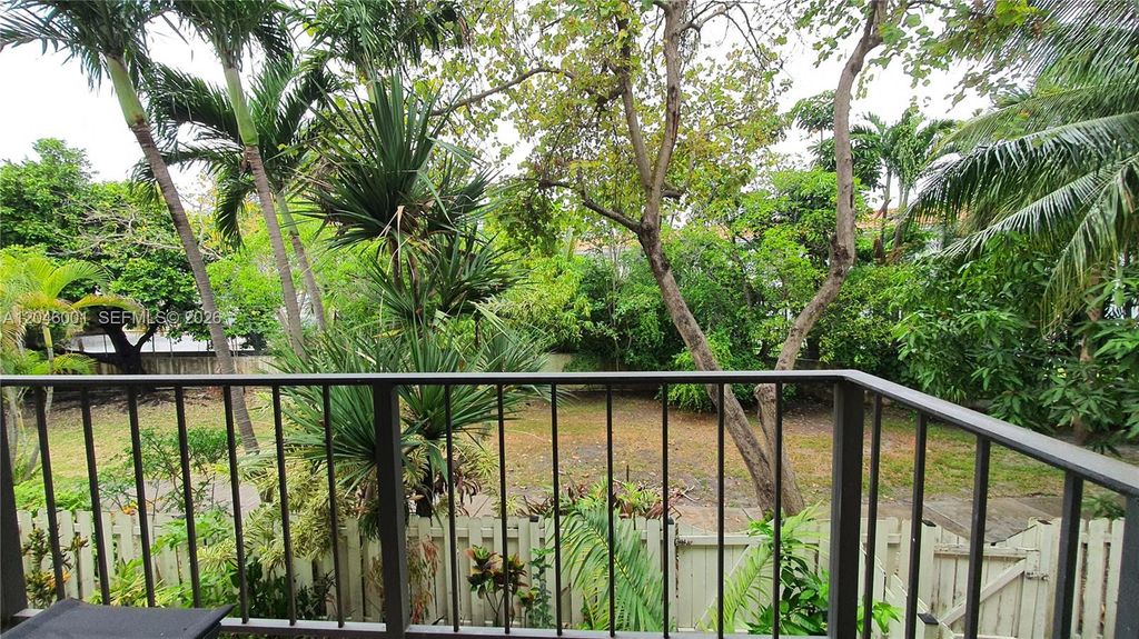1655 NE 115th Street 28B, Miami, FL 33181