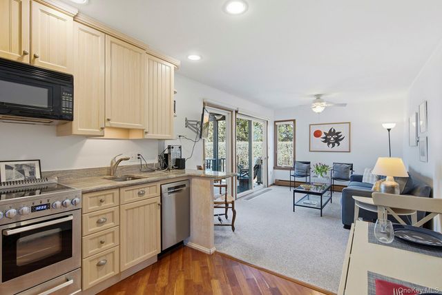 13 Winthrop Road 24, Shelter Island Heights, NY 11964