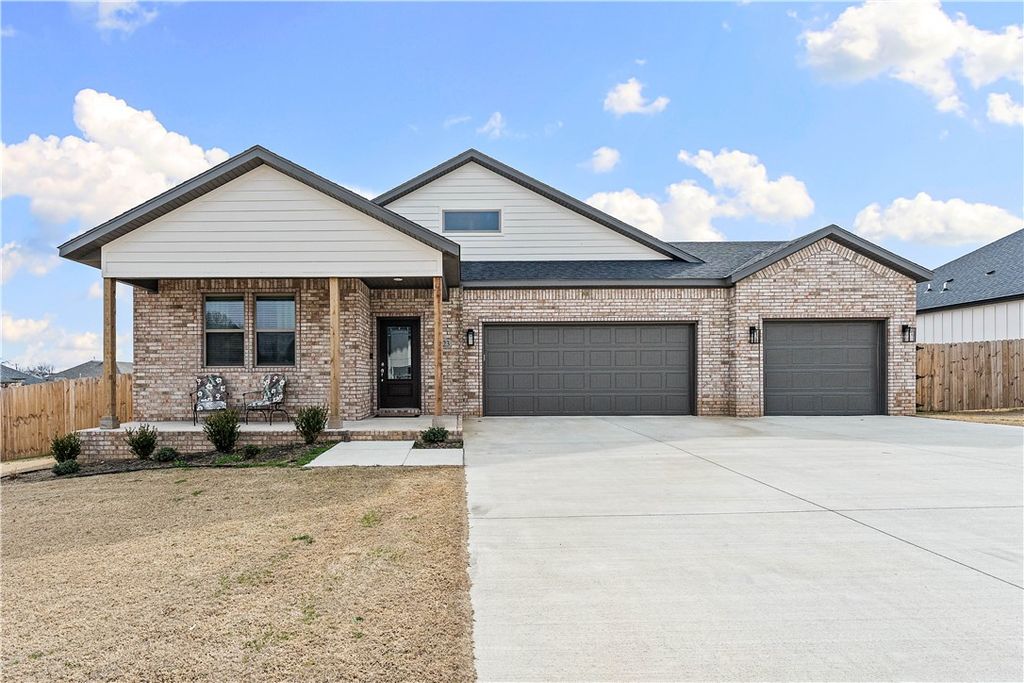 2223 Riggins Avenue, Pea Ridge, AR 72751