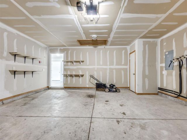 609 E Linden Lane, Mustang, OK 73064