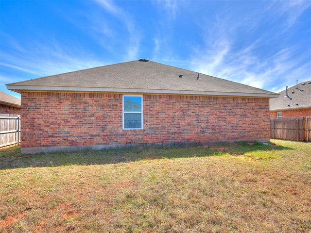 609 E Linden Lane, Mustang, OK 73064