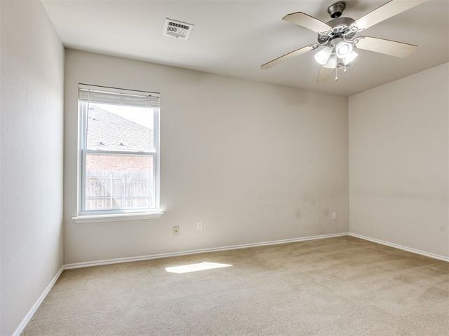 609 E Linden Lane, Mustang, OK 73064