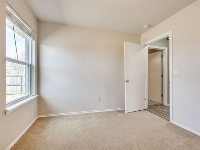 609 E Linden Lane, Mustang, OK 73064