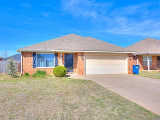 609 E Linden Lane, Mustang, OK 73064