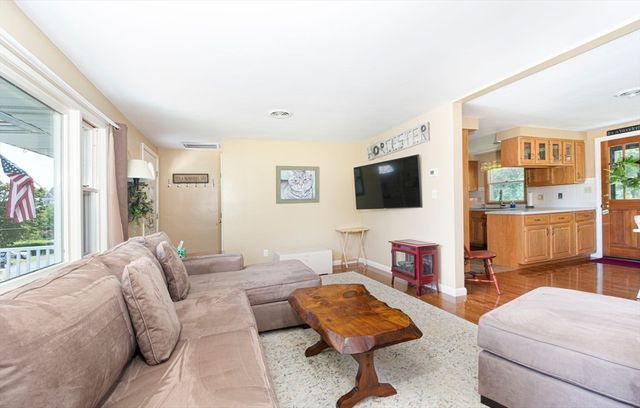 23 Mary Ann Dr, Worcester, MA 01606