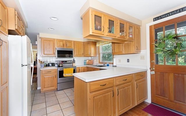 23 Mary Ann Dr, Worcester, MA 01606