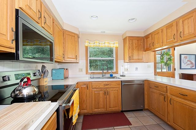 23 Mary Ann Dr, Worcester, MA 01606