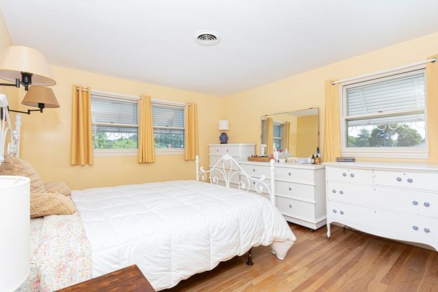 23 Mary Ann Dr, Worcester, MA 01606