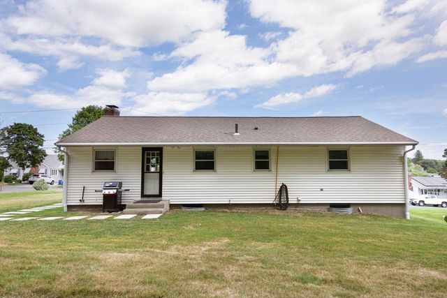 23 Mary Ann Dr, Worcester, MA 01606