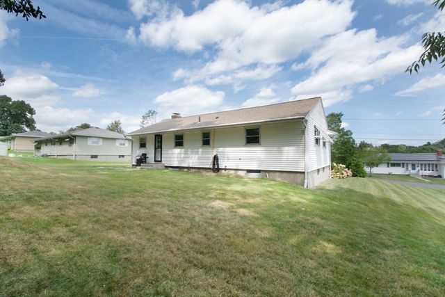 23 Mary Ann Dr, Worcester, MA 01606