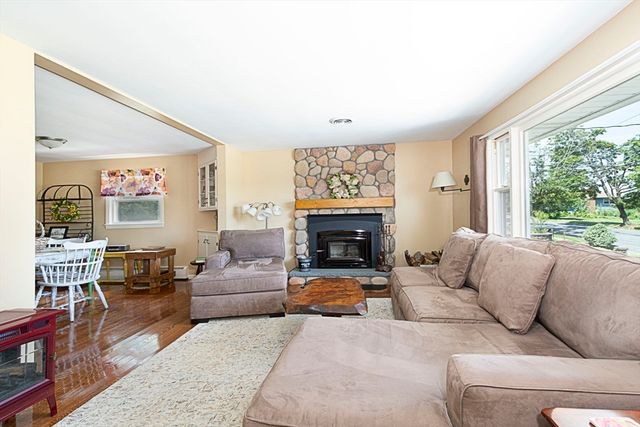 23 Mary Ann Dr, Worcester, MA 01606