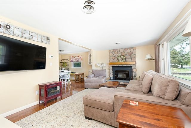 23 Mary Ann Dr, Worcester, MA 01606