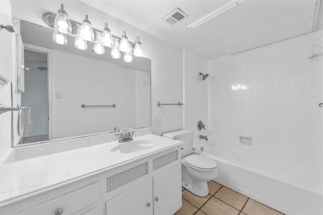 4002 Ridglea Country Club Drive, Fort Worth, TX 76126