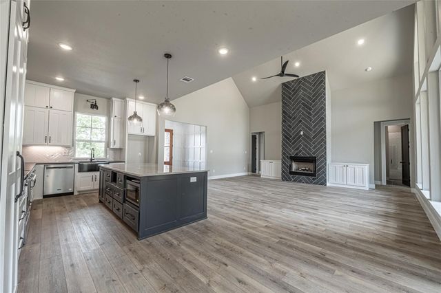 2009 Shady Creek Crossing, Azle, TX 76020