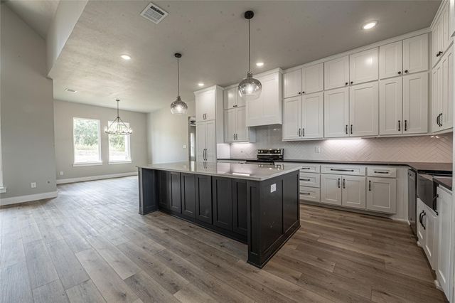 2009 Shady Creek Crossing, Azle, TX 76020