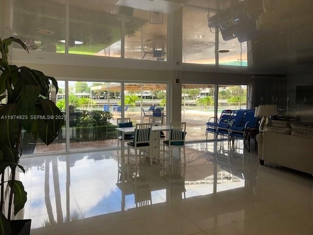 220 Kings Point Dr 103, Sunny Isles Beach, FL 33160