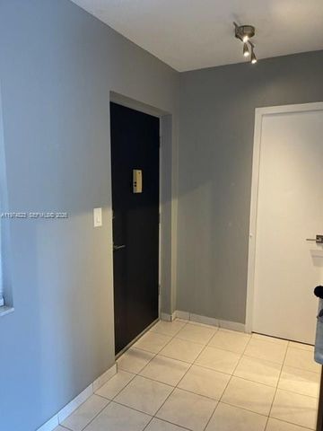 220 Kings Point Dr 103, Sunny Isles Beach, FL 33160