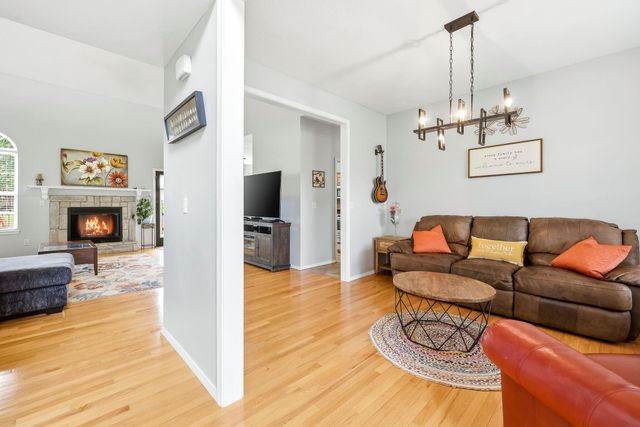 370 Shores Parkway, Rogersville, MO 65742
