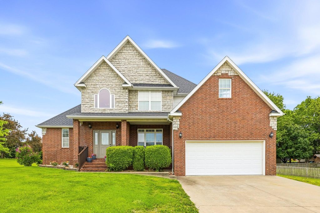 370 Shores Parkway, Rogersville, MO 65742